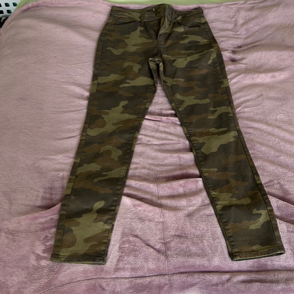 camouflage jeans, only worn twice(great condition) no holes rips or discolored.
